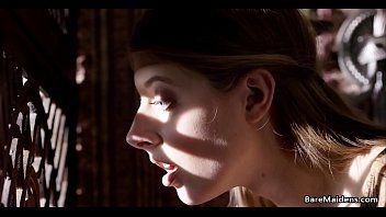 play Alice, a woman from the country, shows us pussy
