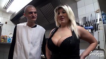 play Milf scopata da un giovane cuoco