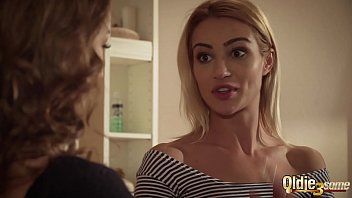play التدليك المثيرة لسانتا الذي يمارس الجنس مع النساء