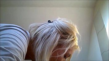 play Diana leidt een man die gefilmd wordt wanneer hij een pijpbeurt geeft en haar hardcore neukt