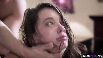 play Brutalne porno pieprzy ją za to, że o tym nie wie