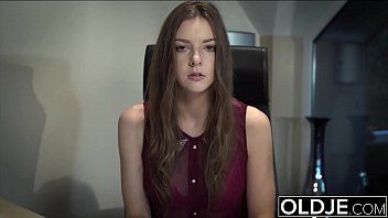 play Une femme séduisante fait des films xxx avec un homme magnifique