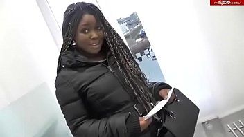 play ebony accepta cu greu sa faca un filme porno cu un actor dotat