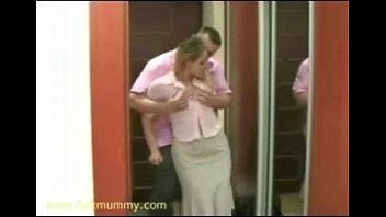play La bionda escort fa un pompino a suo cognato