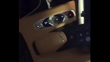play Oralsex am Strand gibt einen Blowjob unter dem Handtuch neuer Porno