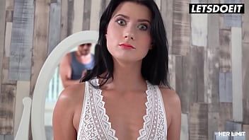 play يسحبها على الطاولة أثناء نومها لأنها احتاجت إلى يومين من الثلاثون