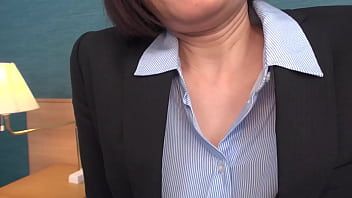 play Mujeres adolescentes que quieren tener sexo con hombres que no conocen
