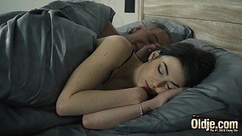 play She's a 22-year-old girl having sex with an old man under the blanket