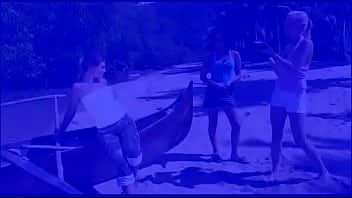 play Si strofina il pene bollente e poi fa xxx