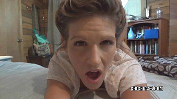 play Hermosa MILF rubia hace sexo oral y anal con un hombre cachondo y se corre en su boca