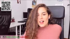 play فتاة شقراء تتبلل وتنتفخ أثناء الاستمناء بالألعاب