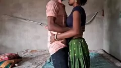 play Las hermanas Desi en red y faldas se ponen sucias con la mierda anal dura