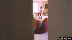 play Rough Stepdad dá a mamas grandes Milf Dee Williams uma porra dura