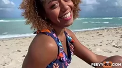 play A adolescente Milu Blaze em um reality show hardcore: peitos pequenos e bundas grandes em ação POV