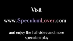 play Brunetă se masturbează cu Speculum în păsărică și în fund